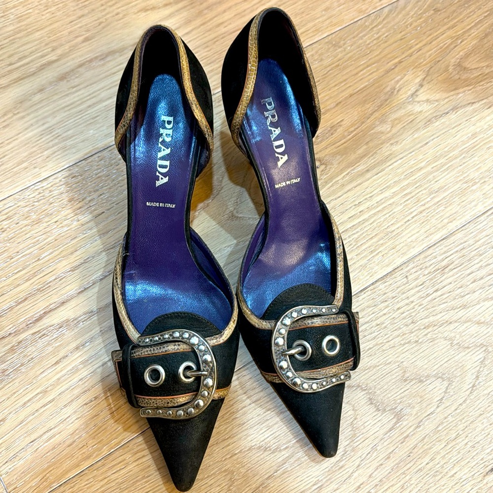 Prada size 35 brown leather heels w: buckle. Gorgeous and comfortable. Like new!